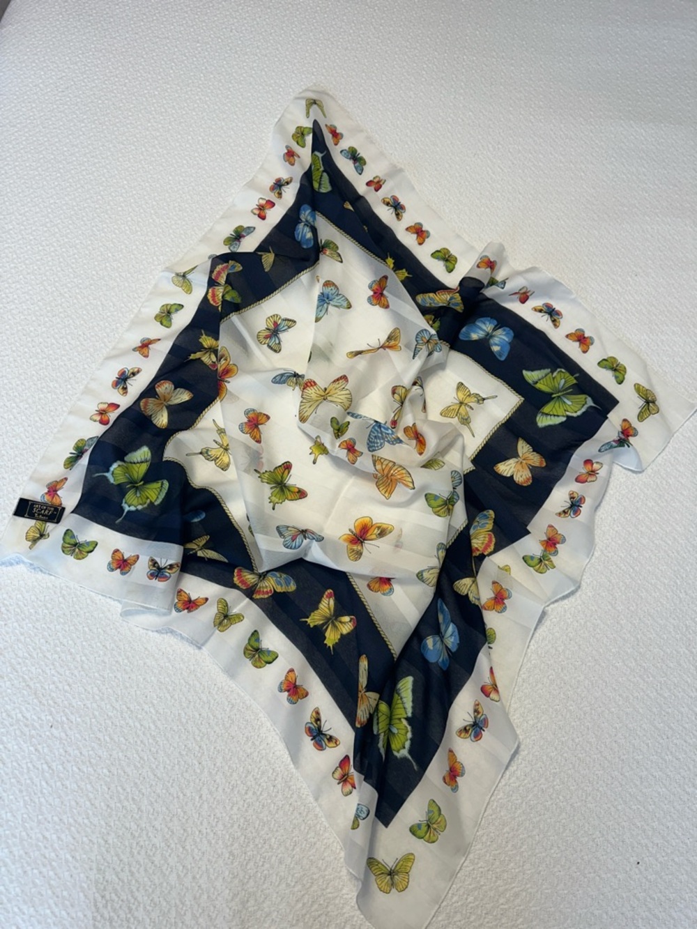 Beautiful vintage Art of the Scarf Tie Rack polyester scarf